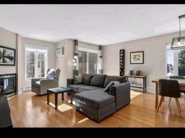 À louer / for rent 4 1/2 Disponible le 1 er juillet à Chomedey aval