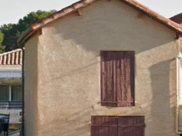 A louer: garage, 38m² une pièce de stockage, 40m² cave 17m²