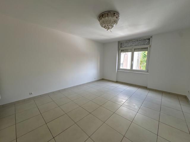 A LOUER Grand F4 rénové de 92,5 m2 avec parking Forbach Centre