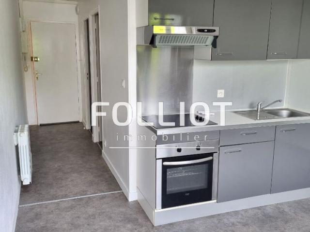 A LOUER Grand studio 50000 Saint L� 1 pi�ce 29.11 m�