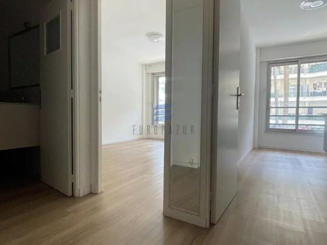 À louer – Grand studio de 33 m² avec stationnement à deux pas des plages