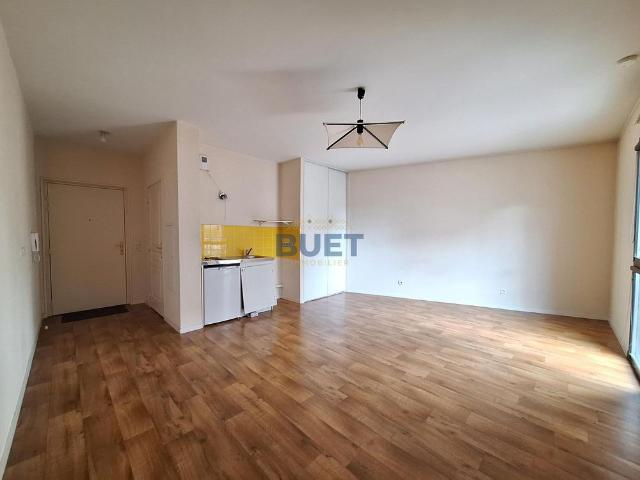 A LOUER IDEAL ETUDIANT un studio au 120 rue Monge.