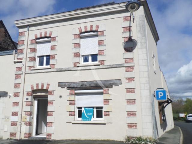 A LOUER JUIGNE SUR LOIRE MAISON DE BOURG AVEC SON JARDINET ENTIEREMENT RENOVEE