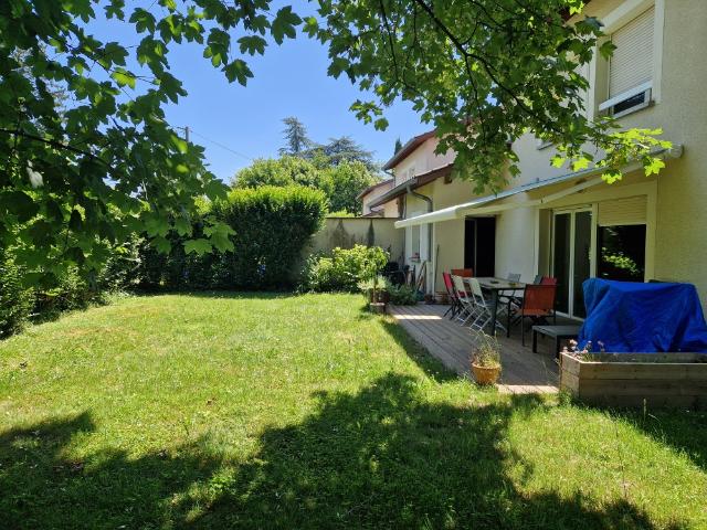 A louer jolie maison mitoyenne Avenue de Jasseron avec terriain clos BOURG EN BRESSE