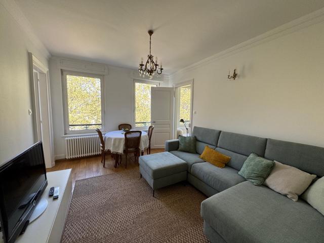 À LOUER ! Lumineux appartement meublé avec ascenseur situé dans le carrée d'or