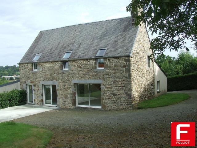 A LOUER LA LANDE D AIROU maison 6 pièces avec double garage et terrain clos
