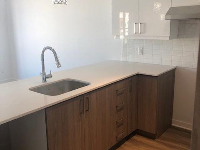 À LOUER LAVAL SUPERBE 4,5 TRIPLEX