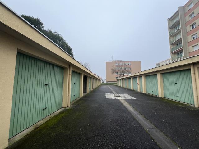 A LOUER LE MANS GARAGE RIVE DROITE