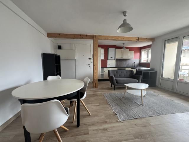 A LOUER LE MANS SAINT PAVIN: APPARTEMENT T3 MEUBLÉ