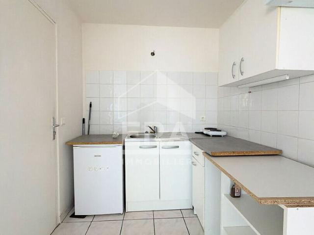 A LOUER LE PUY STE REPARADE 13610 APPARTEMENT DE TYPE 2 PIECES D'ENVIRON 33M²