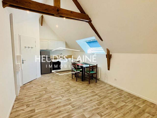 A LOUER: LE VAL SAINT PERE APPARTEMENT F.2 MEUBLE