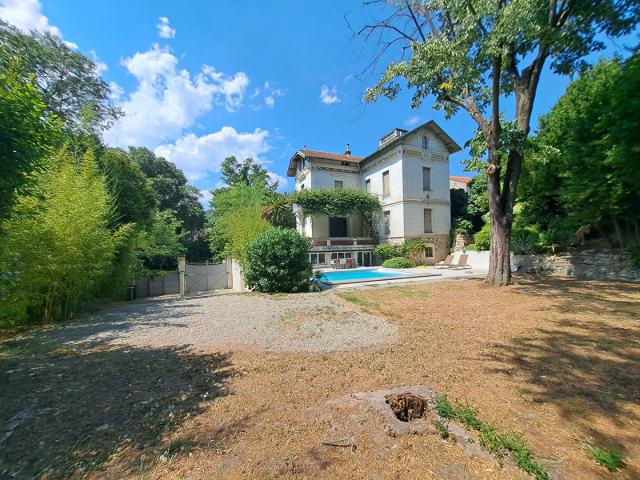 A louer Les Angles – VILLA avec piscine – 6 pièces