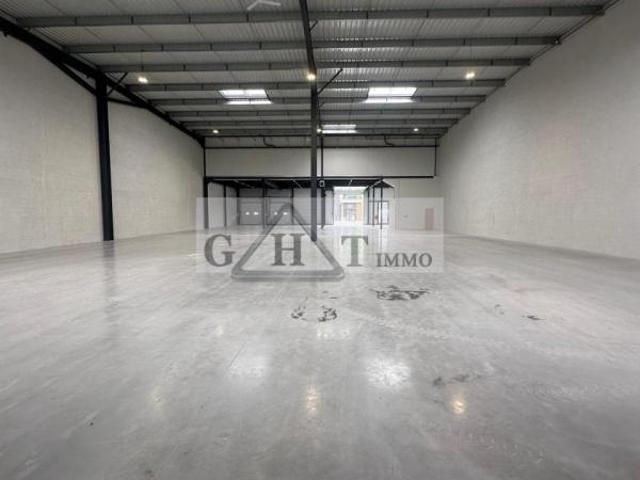 A LOUER LOCAUX D'ACTIVITES NEUF DE 450 à 1 900 m²