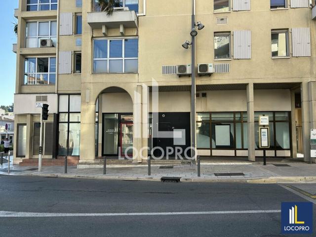 A VENDRE LOCAL COMMERCIAL 125 M2 CANNES LA BOCCA