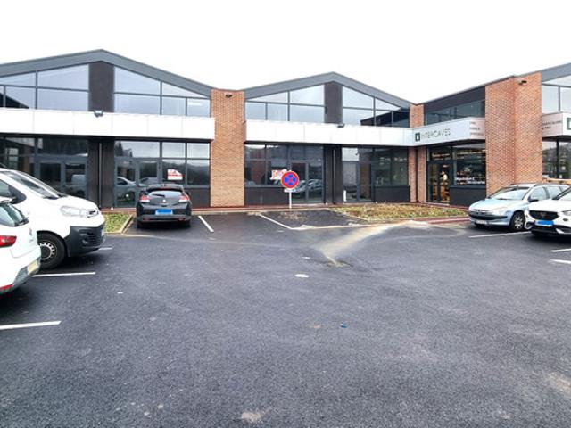 A louer Local commercial 150 m2 sport, restaurant, boutiques, bureaux, cabinet médical. nombreuses enseignes