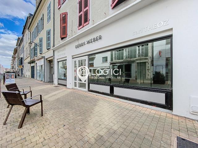 À LOUER Local commercial avec cave et parking en plein cœur de Pau