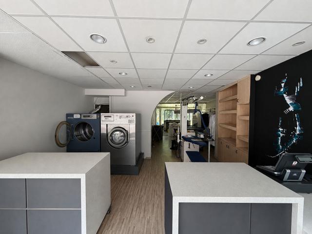 A LOUER LOCAL COMMERCIAL DE 70 m2 AVEC EXTERIEUR