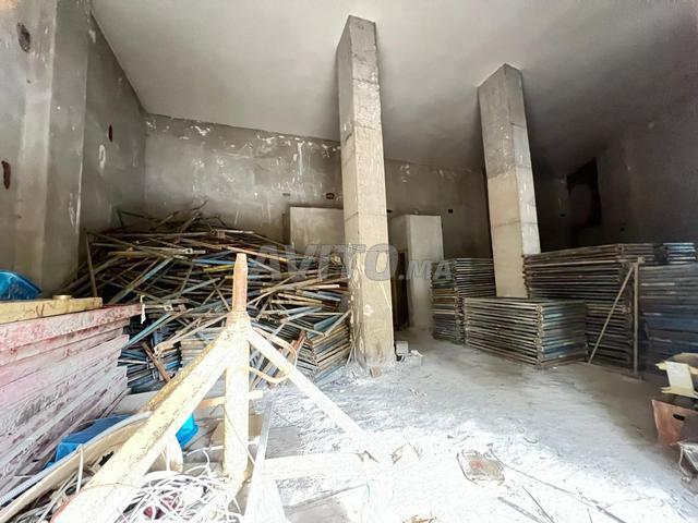 À louer local commercial en plein BV Palmier 104²