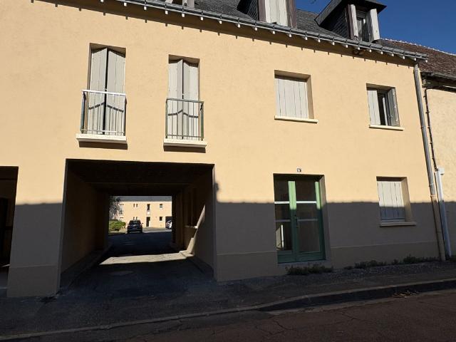 A LOUER local d'activité 57 m² à Richelieu