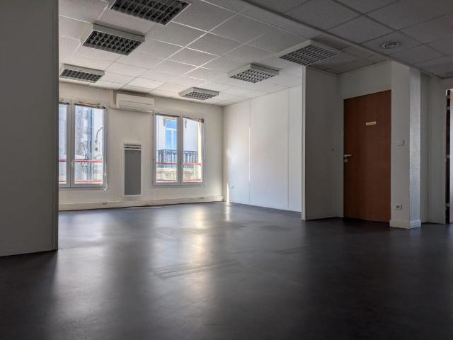 A LOUER LOCAL PROFESSIONNEL 175 M² CENTRE VILLE MONTLUCON PAS DE FRAIS D'AGENCE