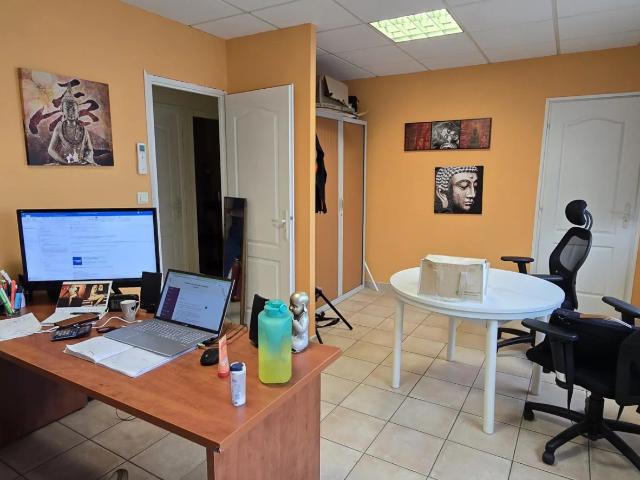 à louer local professionnel de 70 m2 situé au Tannes Basses
