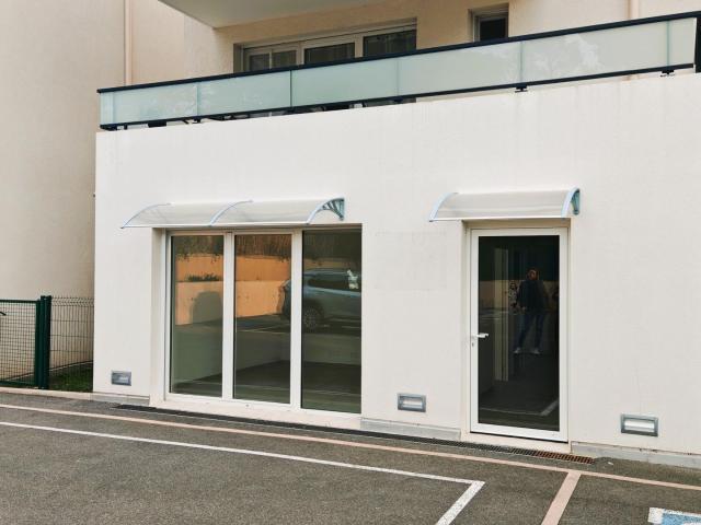 À louer – Bureaux / local médical 80 m² neuf avec parking Fréjus Capitou