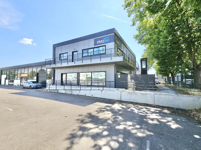 À louer local professionnel PMR aménagé, activité commerciale / libérale possible au 1er étage d’un bâtiment