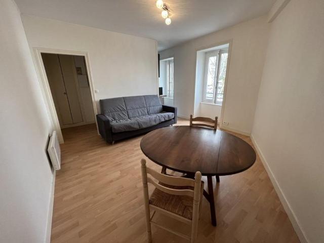 A LOUER: LORIENT Studio 23m² Meublé Cave