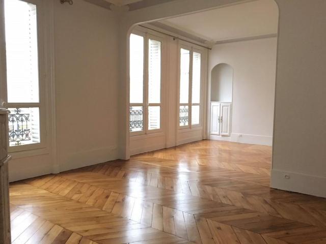 A LOUER PARIS XVIIème 3 Pièces
