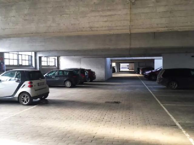 à louer Parking Ixelles Adolphe Buyl Adolphe Buyllaan 36