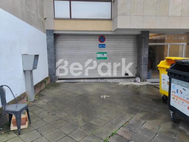 à louer Parking Ixelles Caroly Carolystraat 36