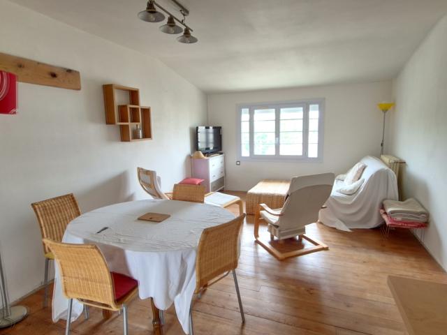 A louer: Pau Avenue du Général de Gaulle T3 meublé + garage disponible le 1er juillet 700 euros/mois