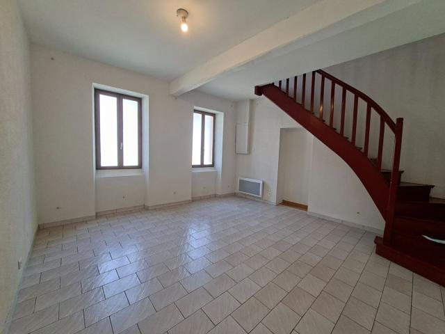 A LOUER PINS JUSTARET Maison T4 d'une surface de 105.21 m² avec cour 5653 FG