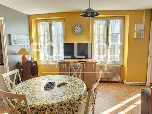 A LOUER proximité centre ville de VIRE NORMANDIE Appartement T3 de 64 m² en bon état
