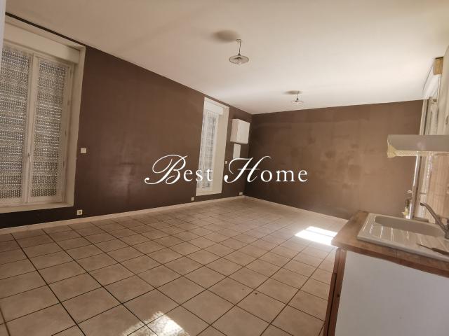 A louer quartier Montcalm, T3 de 60 m² environ avec grand balcon dans petite copropriété, au calme Nîmes 30900