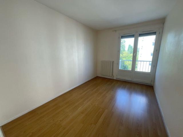 A LOUER Quartier Charlet T2 avec parking et cave