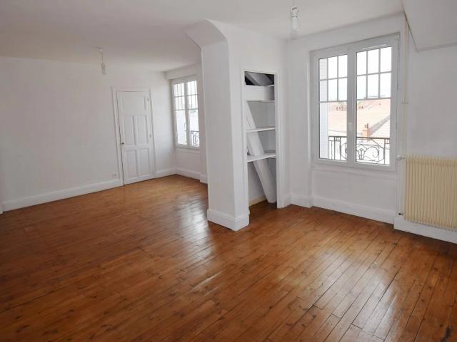 À LOUER QUARTIER JEANNE D'ARC Appartement T4 avec cave
