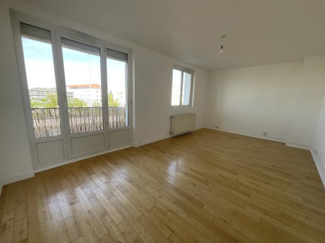 A LOUER Quartier Pignoux T3 de 65.85m2 avec balcon, grenier, cave et parking résident