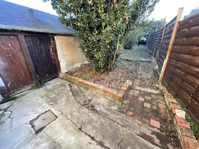 A LOUER Rue Charlet T2 avec Jardin et garage