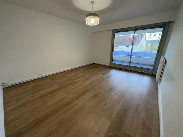 A LOUER Rue des Poulies T3 de 69.50m² avec Terrasse, parking et cave