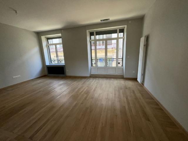 A LOUER Rue Moyenne T3 de 90.20m² avec balcons, cave et parking