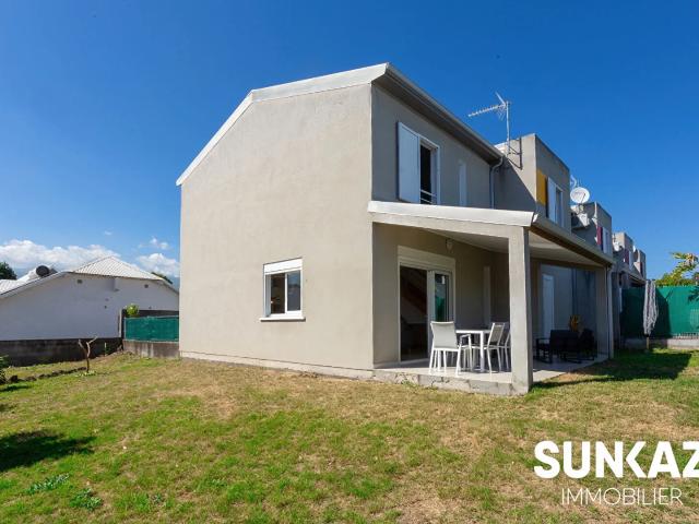 A louer Ravine des Cabris Maison F4 meublée de 93 m² Loyer 1 600 CC Disponible le 2 juillet 2026 Louer Maisons Saint Pierre SUNKAZ