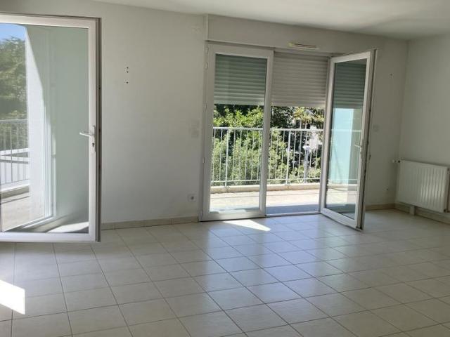 A LOUER REZE BLORDIERE T3 récent beau balcon 17 m2 GARAGE ET PARKING EXT
