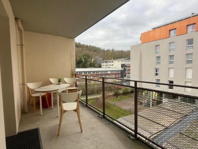 A louer, Rouen CHU, logement récent avec parking et balcon