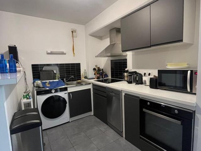 A louer, Rouen CHU, logement récent avec parking et balcon