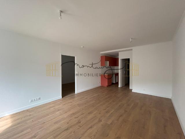 A LOUER ROUTE D'AVIGNON APPARTEMENT P3