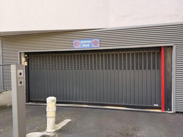 A LOUER STATIONNEMENT COUVERT CASTELNAU