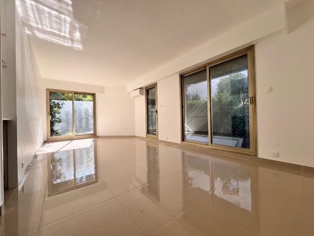 A LOUER STUDIO 42 M2 EN RDJ / LES HESPERIDES LE CANNET