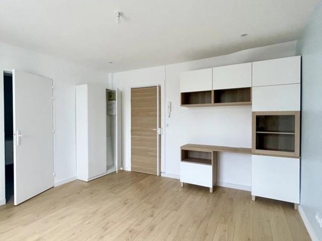 A LOUER Studio 20 m² Place ZOLA