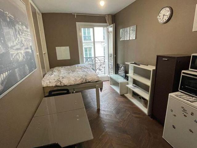 À louer – Studio 21m² meublé balcon et dressing